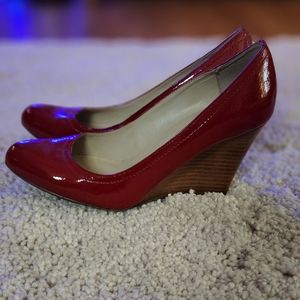 MAX STUDIO Red Patent Leather Wedge. Size 8